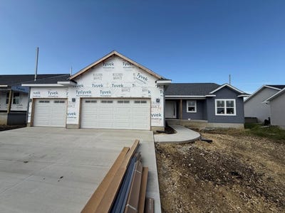 /international/us/2729-amber-valley-road-cedar-falls-ia-110119379903/