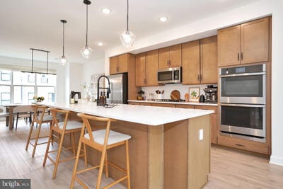 /international/us/4953-longmire-way-chantilly-va-110108392893/