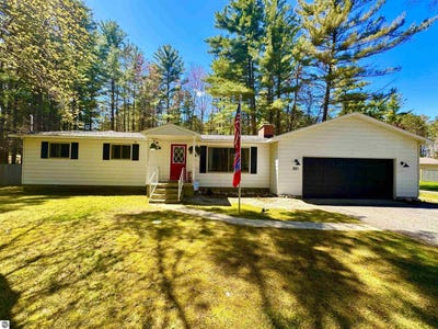 /international/us/881-geller-court-east-tawas-mi-110108058208/