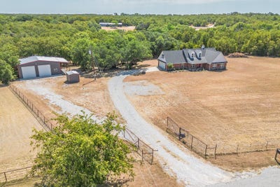 /international/us/144-love-trail-court-paradise-tx-110119594027/