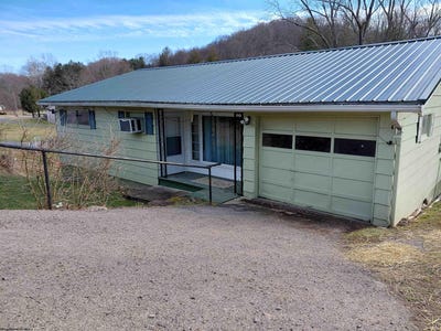 /international/us/32-circle-drive-mount-clare-wv-110106000847/