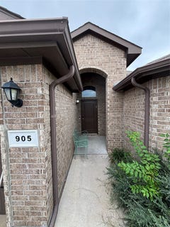 /international/us/905-walls-boulevard-crowley-tx-110108904438/