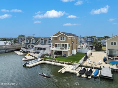 /international/us/6-pearce-court-manasquan-nj-110100462677/