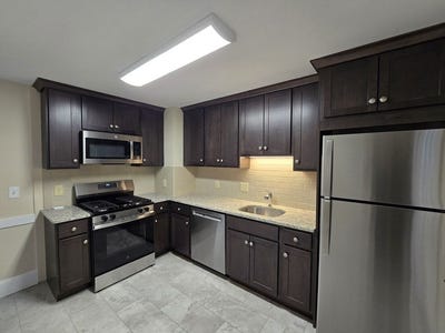 /international/us/288-pleasant-st-stoughton-ma-110106366413/