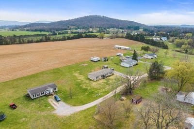 /international/us/15-17-25-37-hayfield-ln-fort-defiance-va-110107253236/
