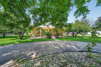 /international/us/801-s-hall-street-ennis-tx-110108492304/