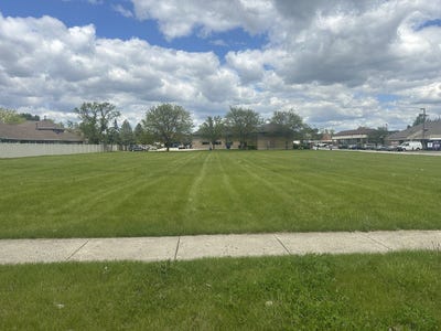 /international/us/99-w-merchants-drive-oswego-il-110107823759/
