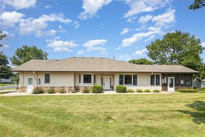 /international/us/1110-village-street-se-new-prague-mn-110101263185/