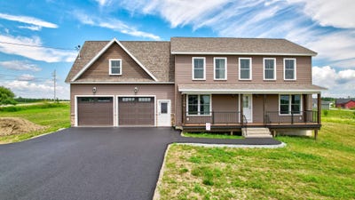 /international/us/106-amberside-drive-hermon-me-110097878814/