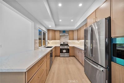 /international/us/33-rainbow-irvine-ca-110108148041/