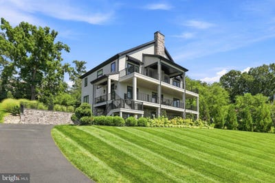 /international/us/327-e-woods-drive-lititz-pa-110120528260/
