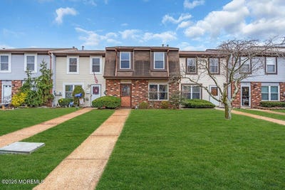 /international/us/222-greenwood-loop-road-brick-nj-110098341712/