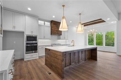 /international/us/5114-montebella-drive-riverside-mo-110097613632/