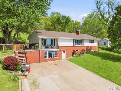 /international/us/409-luke-street-clarksville-mo-110107475123/