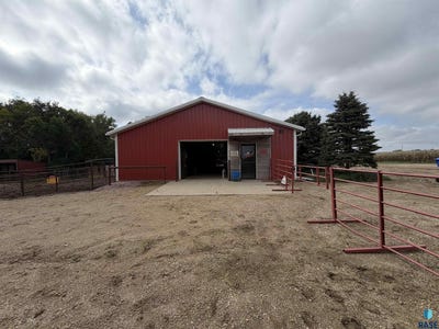 /international/us/27038-459th-ave-parker-sd-110120466175/
