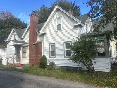 /international/us/115-middle-street-pittsfield-me-110120482497/