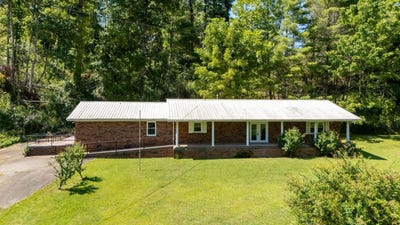 /international/us/208-murdock-spruce-pine-nc-110104256552/