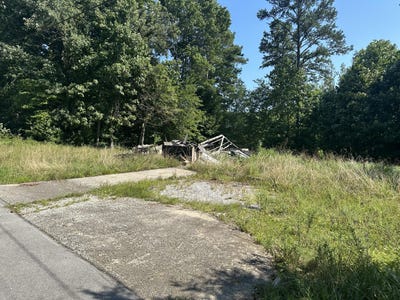 /international/us/629-douglas-boulevard-corbin-ky-110093783830/