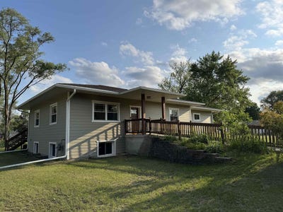 /international/us/315-dr-bertha-reynolds-street-lone-rock-wi-110100100611/