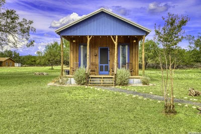 /international/us/297-squirrel-bend-concan-tx-110110177739/