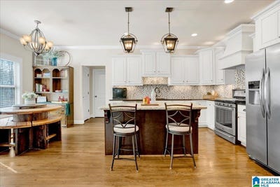 /international/us/225-grey-oaks-court-pelham-al-110106027816/
