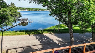 /international/us/15211-lakeview-drive-spirit-lake-ia-110100093822/