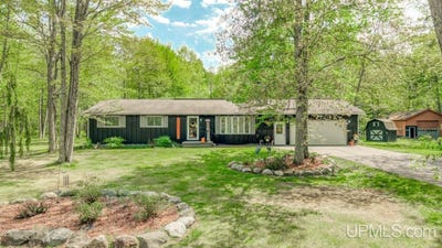 /international/us/w8071-old-carney-lake-road-iron-mountain-mi-110108339912/