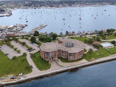 /international/us/1503-capella-s-newport-ri-110100300797/