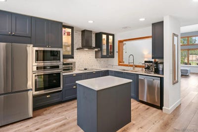 /international/us/8647-circle-r-valley-escondido-ca-110119398420/