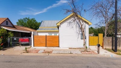 /international/us/730-avenue-a-eagle-pass-tx-110108379254/