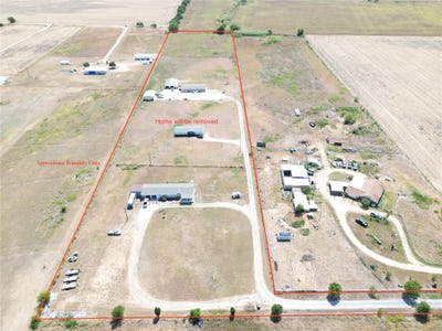 /international/us/700-county-road-423-taylor-tx-110110149049/
