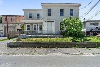 /international/us/62-center-street-amsterdam-ny-110108695847/
