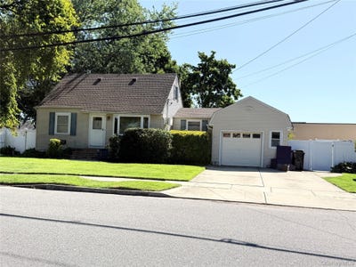 /international/us/1-higbie-drive-west-islip-ny-110110208720/