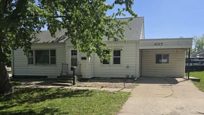 /international/us/607-central-ave-ne-orange-city-ia-110108120783/