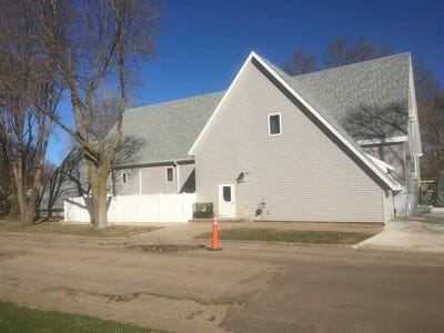 /international/us/304-s-douglas-elk-point-sd-110106303519/