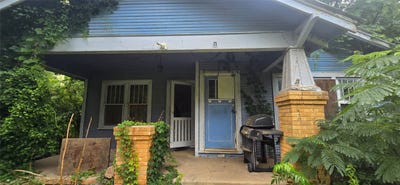 /international/us/1008-san-augustine-street-center-tx-110108365329/