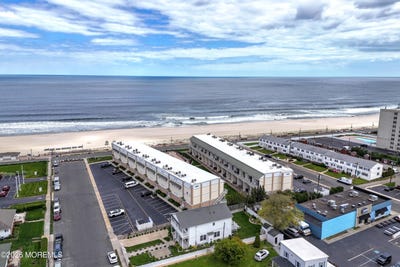 /international/us/448-ocean-avenue-n-long-branch-nj-110108171088/