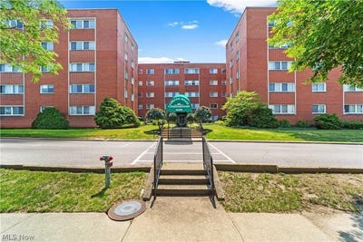 /international/us/16100-van-aken-boulevard-shaker-heights-oh-110107418349/