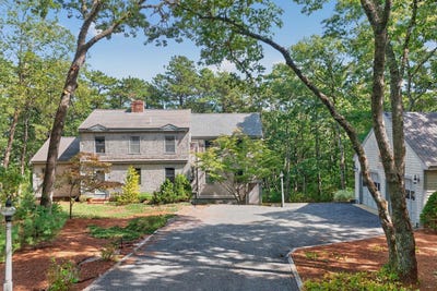 /international/us/110-waquoit-road-cotuit-ma-110119935427/