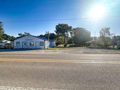 /international/us/57-s-main-st-strawberry-ar-110120535444/