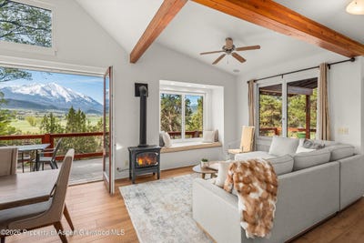 /international/us/362-county-road-165-carbondale-co-110107998310/