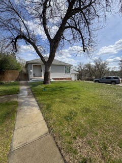 /international/us/1020-river-ave-glendive-mt-110107937225/