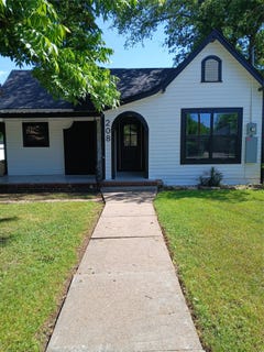 /international/us/208-e-9th-street-coleman-tx-110107952559/