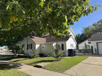 /international/us/102-s-chatham-street-janesville-wi-110120421007/