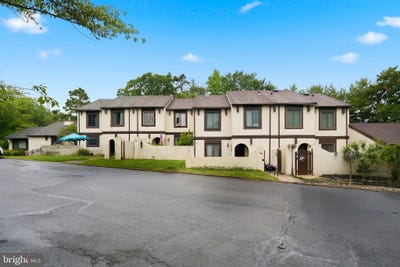 /international/us/87-five-crown-royal-marlton-nj-110109117649/