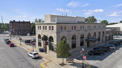 /international/us/10-w-franklin-suite-105-street-huntington-in-110105781405/
