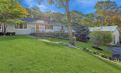 /international/us/2-captains-walk-east-hampton-ny-110098755854/