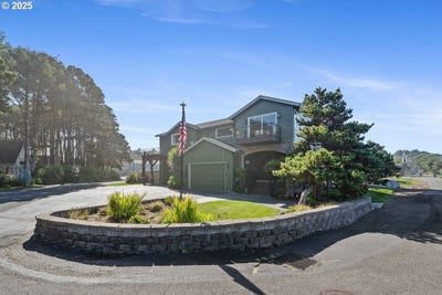 /international/us/424-sw-cliff-st-depoebay-or-110102592506/