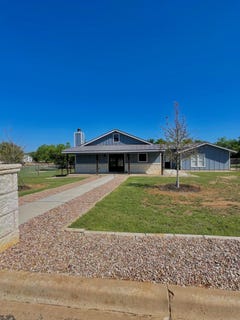 /international/us/603-e-ellis-street-llano-tx-110106155368/