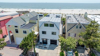 /international/us/923-oceanfront-long-beach-ny-110098959002/